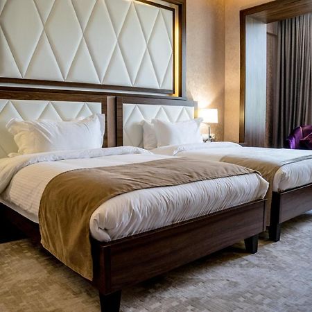 Garden Park Inn Алма Ата Екстериор снимка