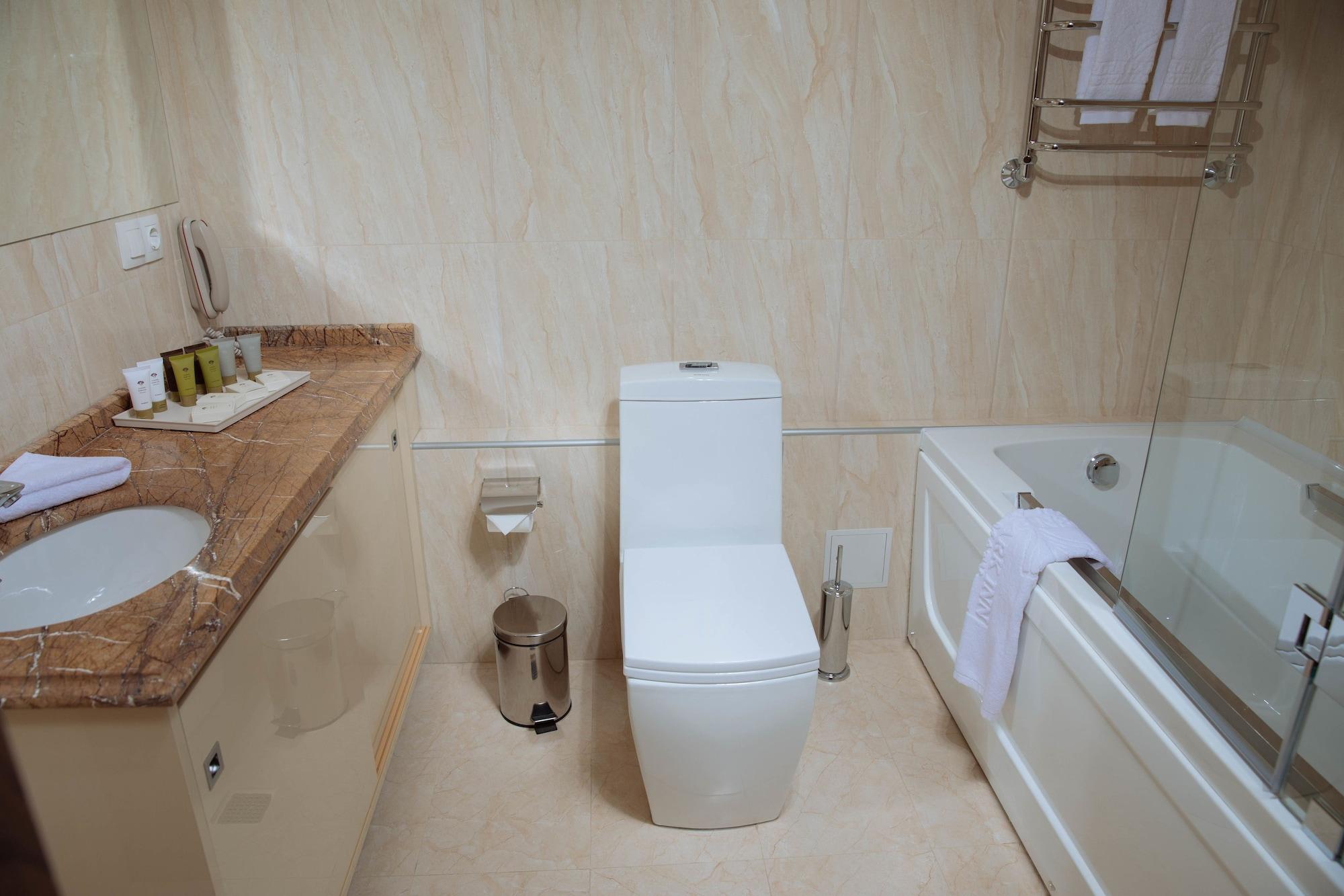 Garden Park Inn Алма Ата Екстериор снимка