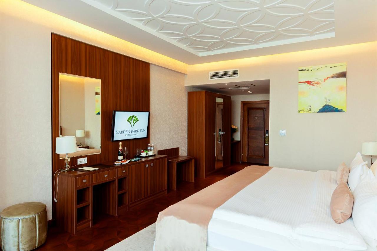 Garden Park Inn Алма Ата Екстериор снимка