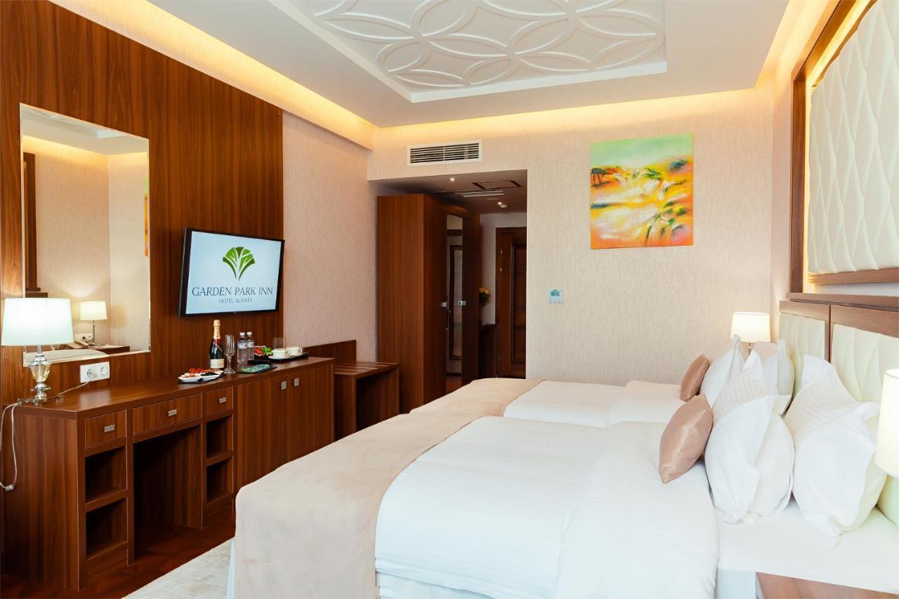 Garden Park Inn Алма Ата Екстериор снимка
