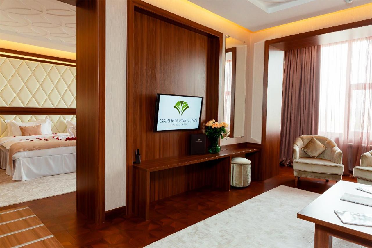 Garden Park Inn Алма Ата Екстериор снимка