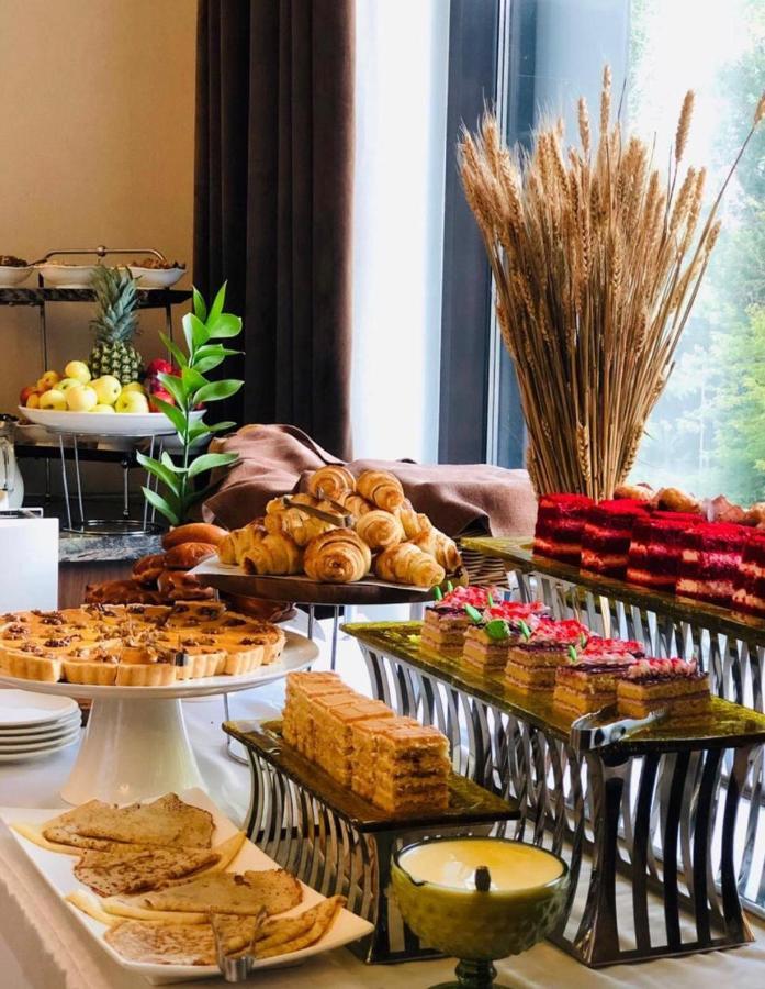 Garden Park Inn Алма Ата Екстериор снимка